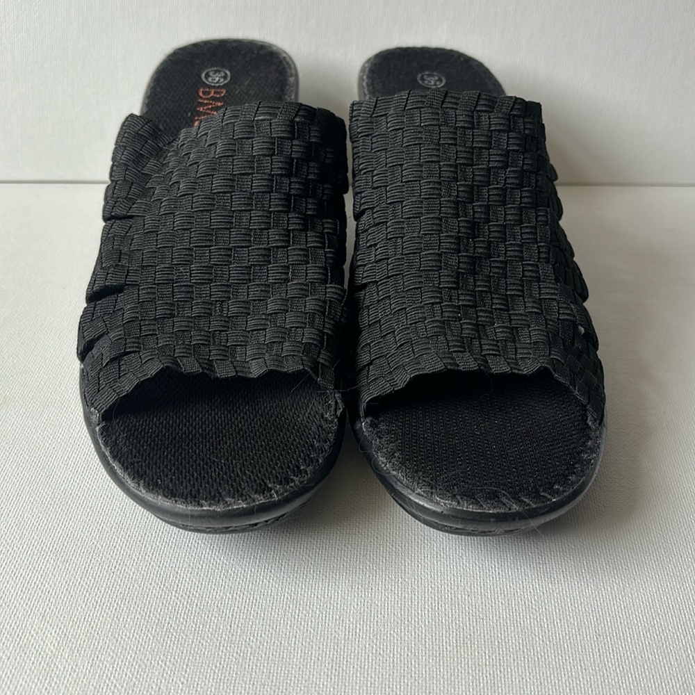 Bernie Mev, 6.5 (36) size, black heels.